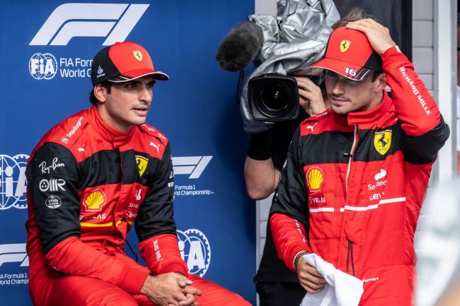 Charles Leclerc "kaipaa ehdottomasti taisteluita" Carlos Sainzin kanssa: "Hän ansaitsee olla huipputiimissä"
