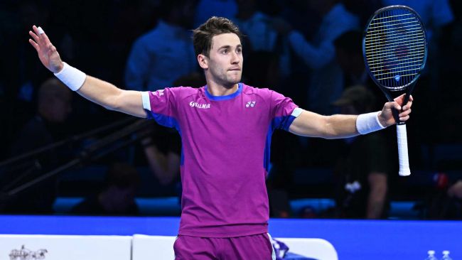 Casper Ruud voitti Carlos Alcarazin ATP Finalsin toisena päivänä