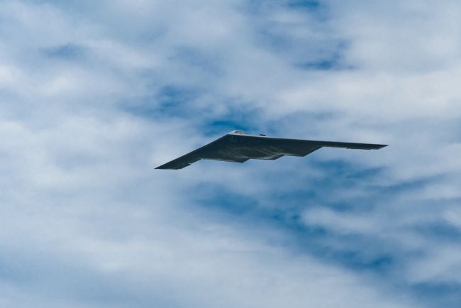 Trump sulkee pois maajoukot Ukrainassa, mutta ilmoittaa ilmatukitoimista