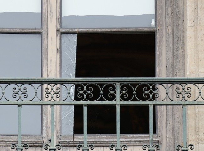 Neljä muuta pidätetty Louvren koruryöstöstä, mutta varastetut aarteet ovat edelleen kateissa