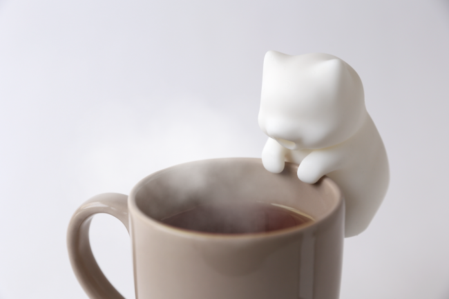 Tämä minirobotti on suunniteltu jäähdyttämään kahvisi puolestasi