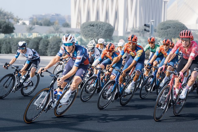 Pyöräilijät valittavat, että Abu Dhabi suosii Tadej Pogacaria rakentamalla keinotekoisen vuoren