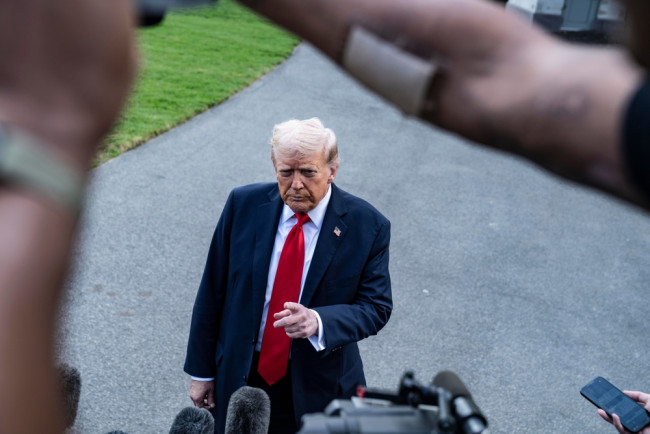 Trumpin uusi 10 prosentin globaali tulli astuu voimaan