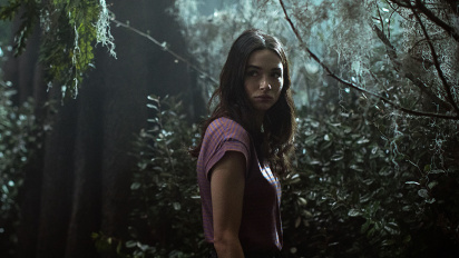 Crystal Reed tunsi paineet n&auml;ytelless&auml;&auml;n Swamp Thingin Abby Arcanea...